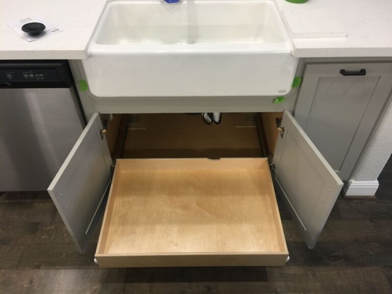 Unders sink pull out shelf