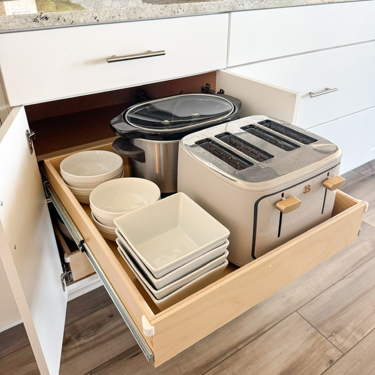 Pullout-Appliance-Shelf